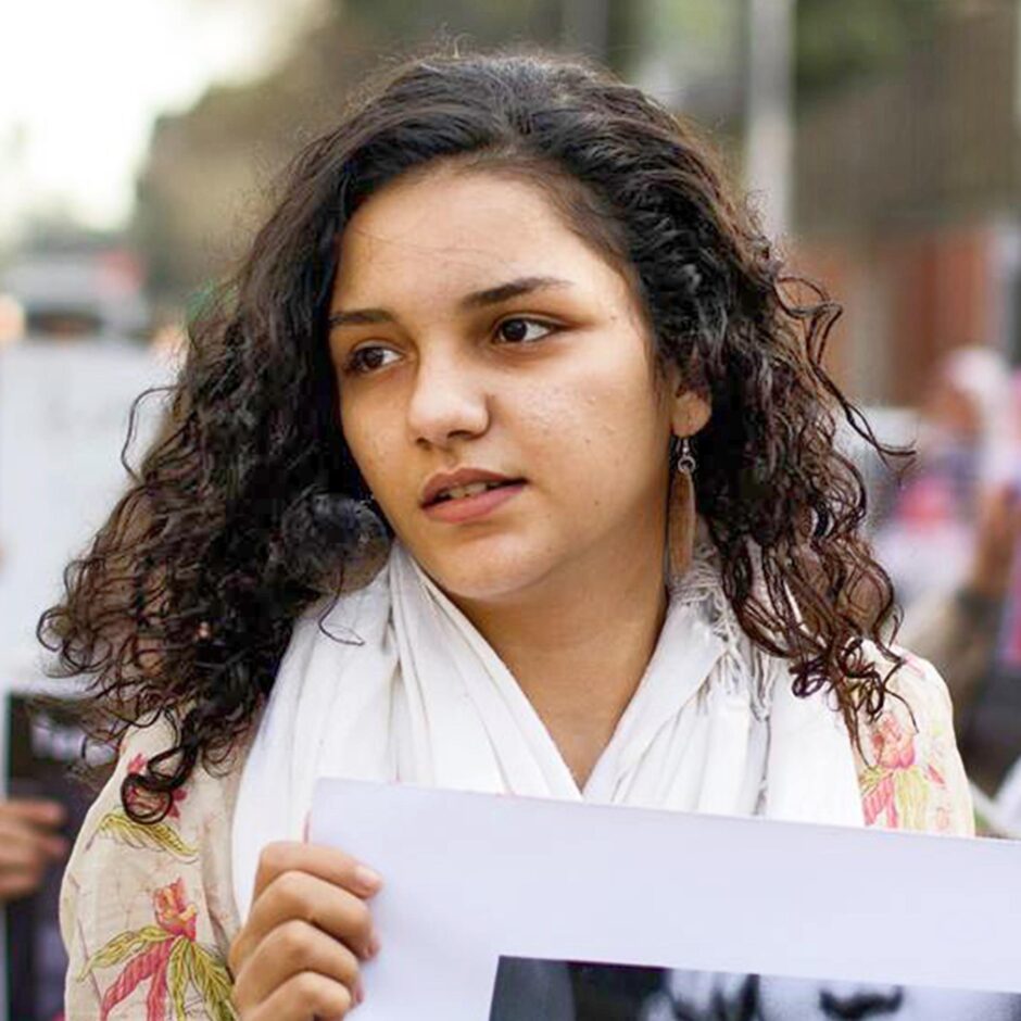 مصر: الحكم على سناء سيف بالسجن 18 شهراً بعد احتجاجها على اعتداء