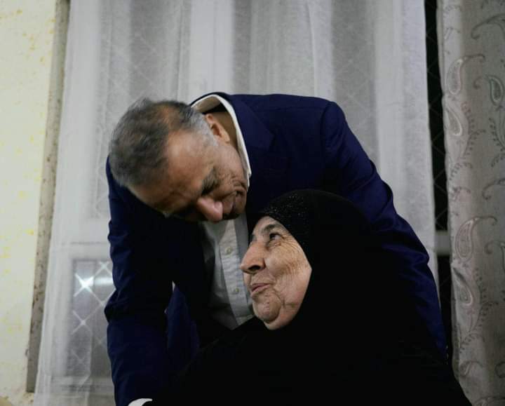 رئيس مجلس الوزراء مصطفى الكاظمي يزور دار رعاية المسنين في الصليخ بالعاصمة بغداد