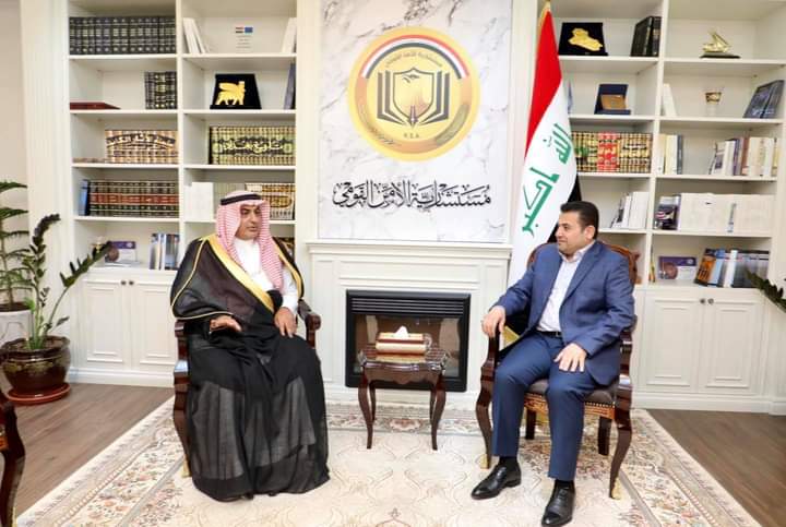 مستشار الأمن القومي السيد قاسم الأعرجي يبحث مع السفير السعودي في بغداد تعزيز العلاقات الأخوية بين البلدين