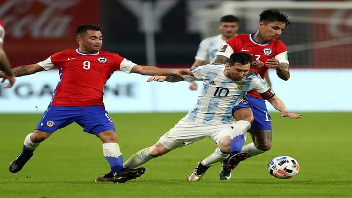 ميسي هدافاً في تعادل الأرجنتين وتشيلي بتصفيات كأس العالم