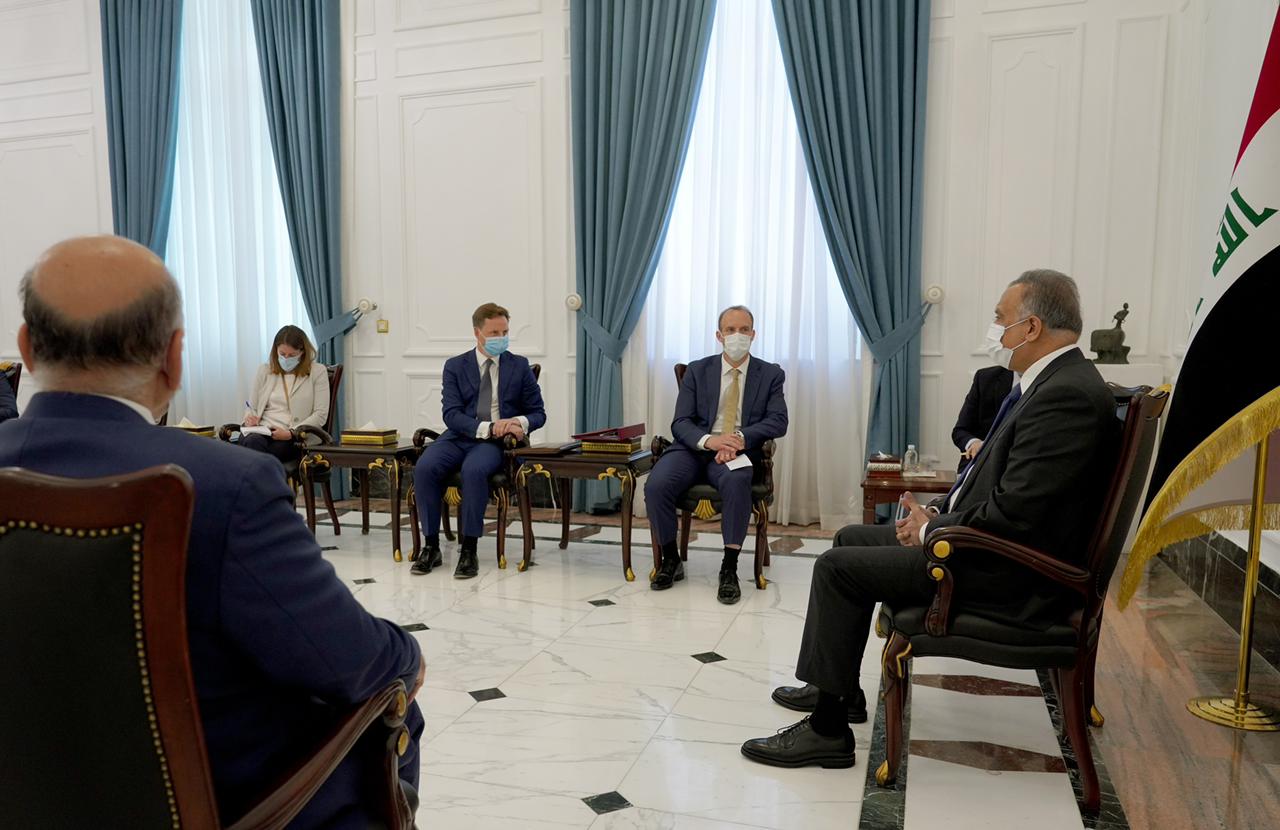 رئيس مجلس الوزراء مصطفى الكاظمي يستقبل وزير الخارجية البريطاني