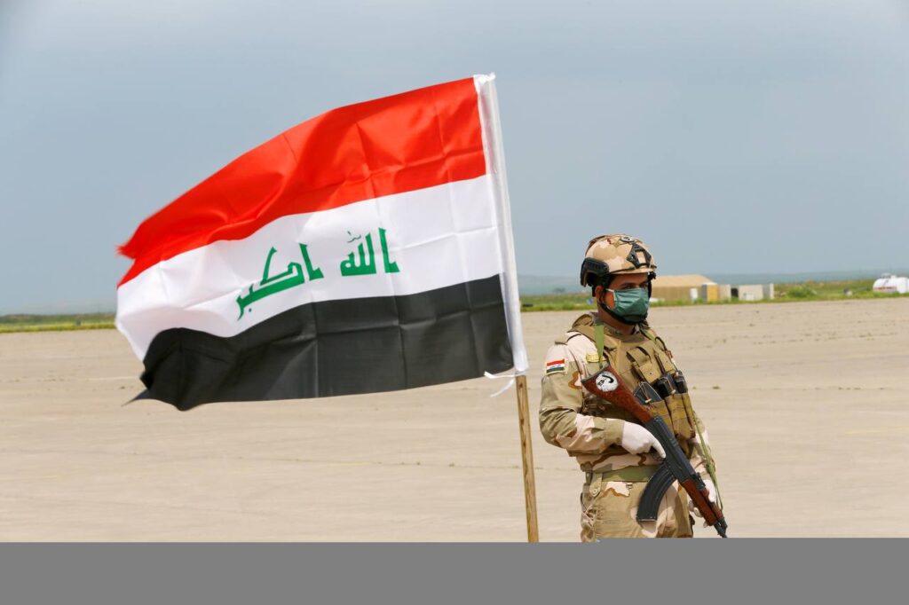 ترقية جندي عراقي لاختراعه سلاحا آليا يعمل بطريقة لاسلكية