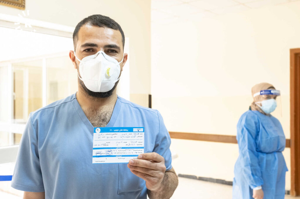 زيادة الاصابات تدفع العراقيين للاقبال على اللقاح وحلول للتقليل من حدة الموجة الثالثة