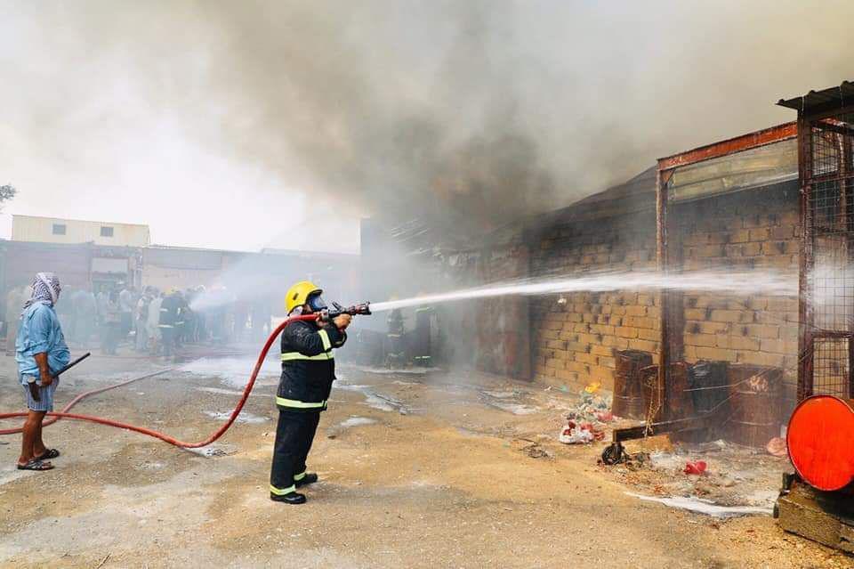 اندلاع حريق كبير داخل مخزن للمواد البلاستيكية وسط بغداد