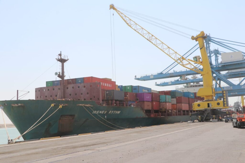 النقل: ميناء أم قصر الشمالي يستقبل 5 سفن تجارية متنوعة الحمولات .
