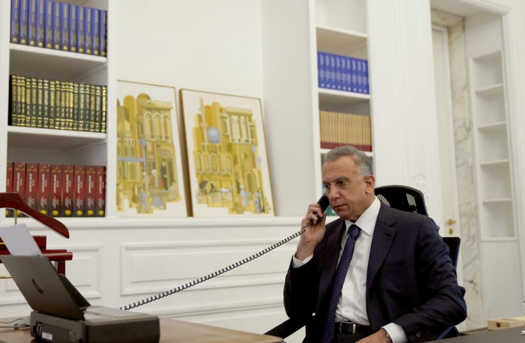 رئيس مجلس الوزراء مصطفى الكاظمي يتلقى اتصالاً هاتفياً من الرئيس الفرنسي