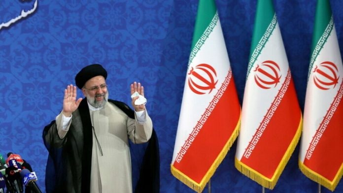 بينها العراق..عشرات الوفود الدولية تصل طهران للمشاركة بمراسم تنصيب رئيسي