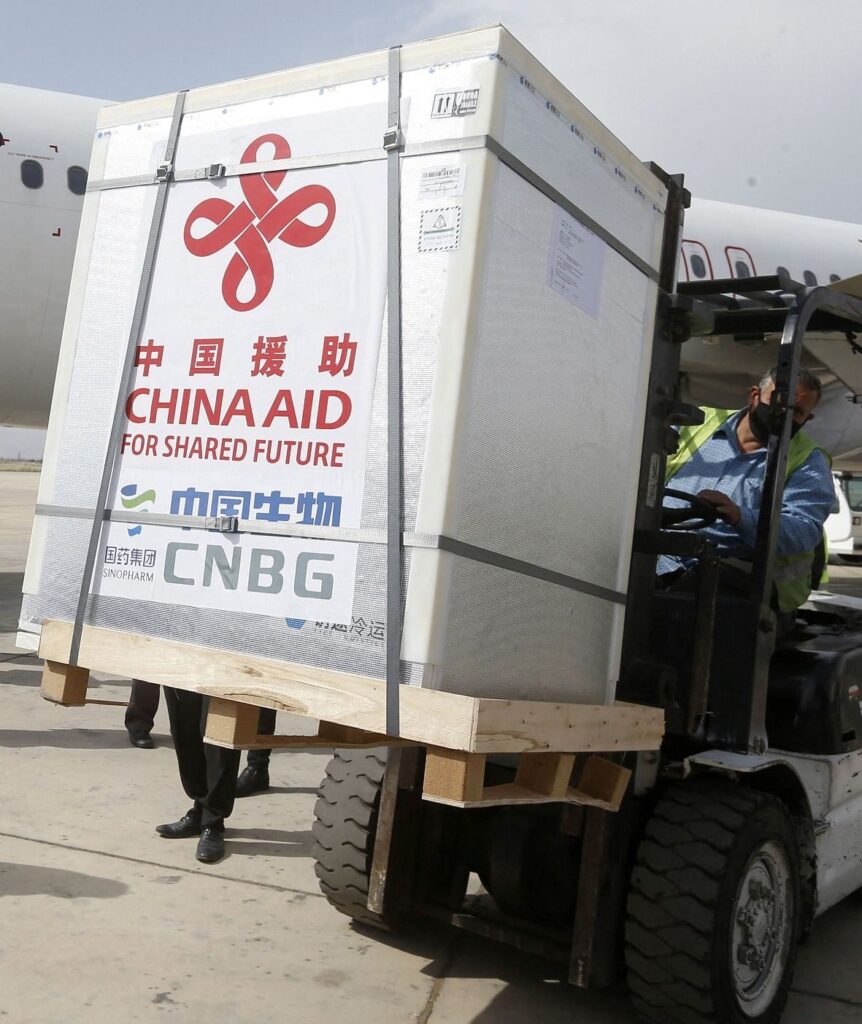 الصين تقرر التبرع بالدفعة الرابعة من لقاحات كورونا الى العراق