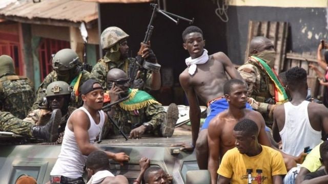 بعد الانقلاب .. وزارة الاتصالات في غينيا تتعرض للنهب