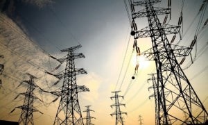 الخدمات النيابية : لا حل لأزمة الكهرباء الا الملف من الشركات الامريكية الاحتكارية