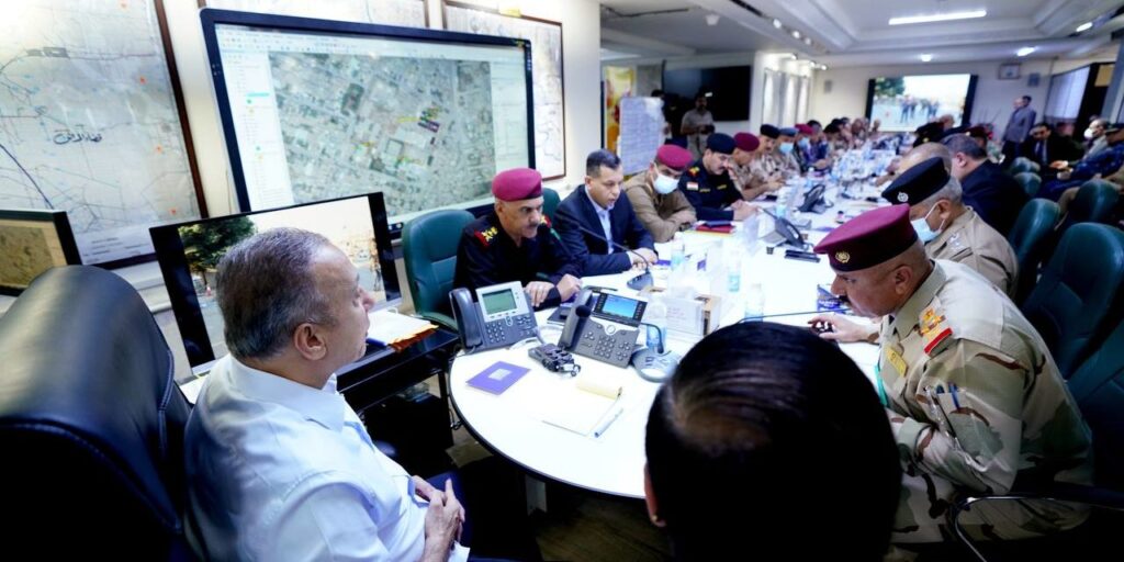 الكاظمي يعقد اجتماعا مع القادة الأمنيين في مقر العمليات المشتركة