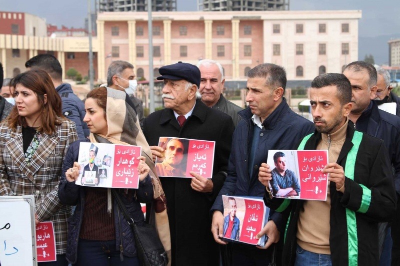 تظاهرات أمام محكمة اربيل للمطالبة بإطلاق سراح ناشطين وصحفيين تحتجزهم سلطات الاقليم