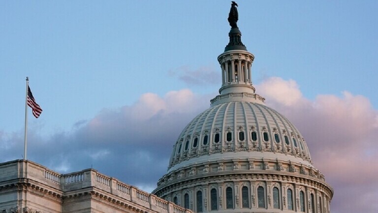 زعماء في مجلس الشيوخ الأمريكي يوافقون على رفع سقف الدين العام