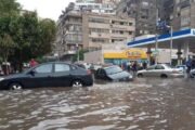 مصر.. اغلاق طرق رئيسة بسبب السيول