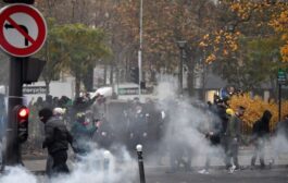 باريس.. إصابات في اشتباك بين المحتجين والشرطة