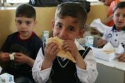 حكومة المثنى والأمم المتحدة يتفقان على توسعة برنامج التغذية المدرسية