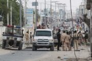 مقتل 5 على الأقل في انفجار قوي وإطلاق نار بالعاصمة الصومالية