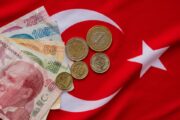 تحسن الليرة التركية عقب قرارات للرئيس التركي