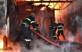 الدفاع المدني يعلن اخماد حريق الشورجة بمشاركة 5 فرق اطفاء