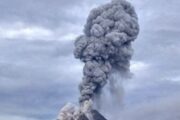مقتل واصابة 41 شخصاً بسبب ثوران بركان في اندونيسيا