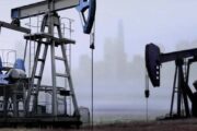 النفط يسجل انخفاضاً طفيفاً في تعاملات اليوم
