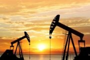 تراجع اسعار النفط مع ارتفاع مخزونات الوقود الأمريكية
