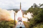 كوريا الشمالية تعلن إطلاق صاروخين تكتيكيين موجهين صوب جزيرة بالبحر الشرقي