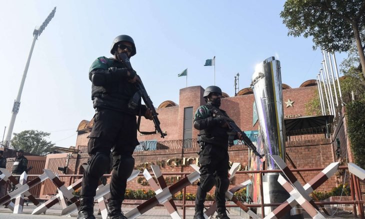 30 قتيلاً وعشرات الجرحى بتفجير استهدف مسجداً في باكستان 