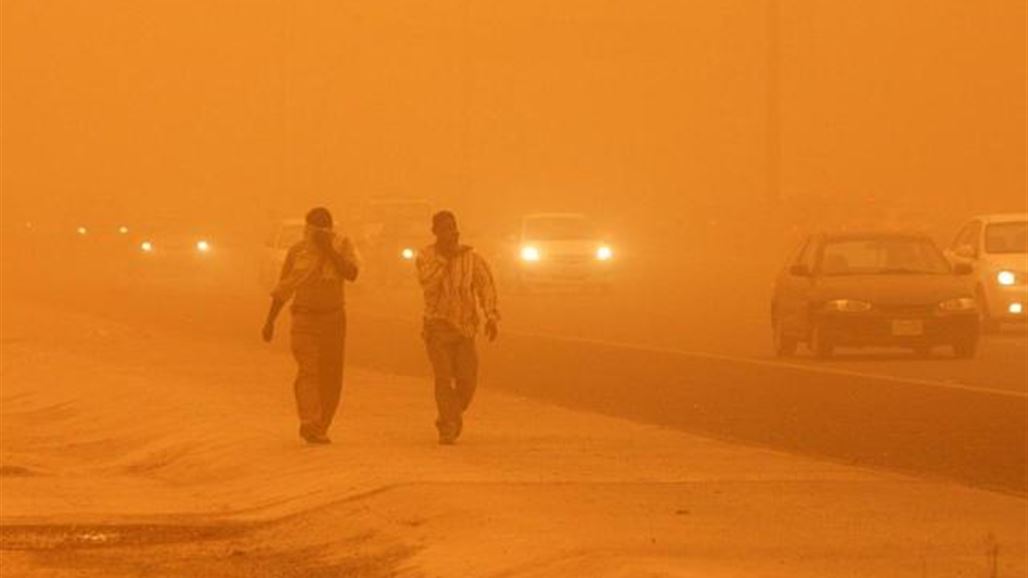 محافظتان عراقيتان تسجلان 296 حالة اختناق جراء العاصفة الترابية 