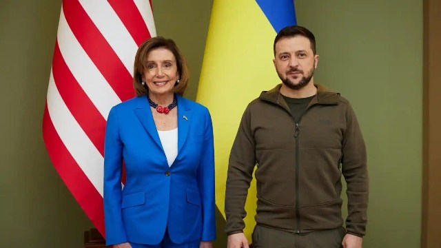 بيلوسي للرئيس الأوكراني: سنكون بجانبكم حتى ينتهي القتال 