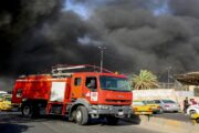 فرق الدفاع المدني تخمد حريقاً اندلع في مخازن تجارية ببغداد