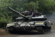 جنود أوكرانيون في بريطانيا للتدريب.. والدعم الأوروبي يتراجع