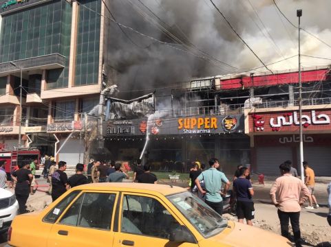 إخماد حريق إندلع داخل مطعم بمنطقة الأعظمية شمالي بغداد 