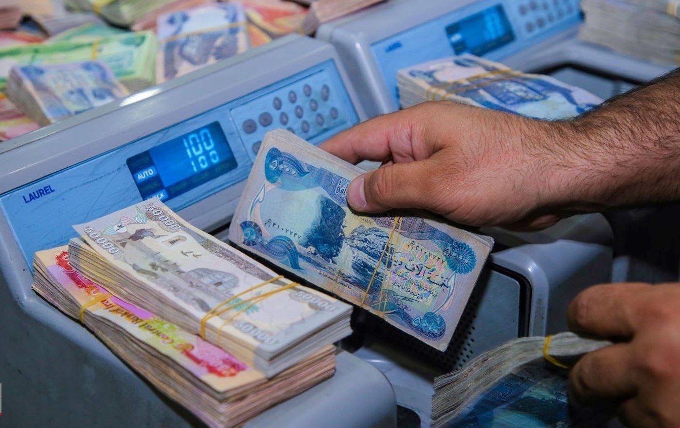 وزارة المالية تعلن اطلاق رواتب موظفي الدولة لشهر تموز