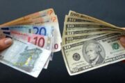 العملة الأوروبية تقترب من التعادل مع الدولار 