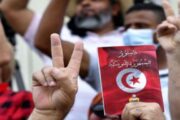 التونسيون يؤيدون الدستور الجديد 