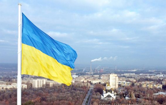 أوكرانيا تخفض قيمة عملتها 25 بالمئة بسبب أزمتها مع روسيا 