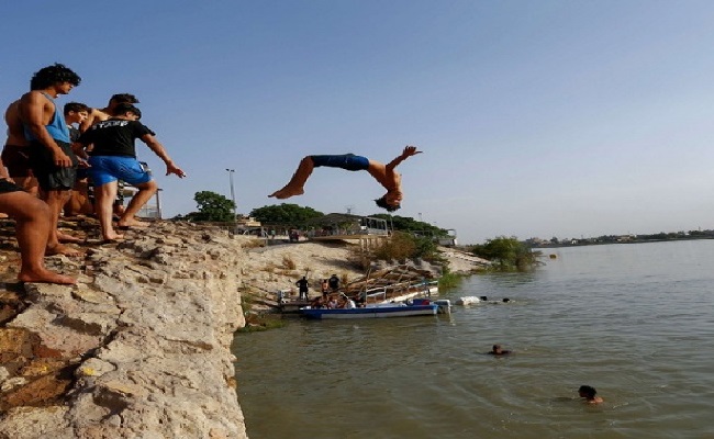 نينوى تمنع السباحة في نهر دجلة 
