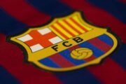 برشلونة يهدد دي يونج بفسخ عقده 