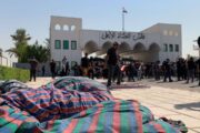 الصدر ينصح المتظاهرين أمام مجلس القضاء القضاء بالانسحاب وإبقاء الخيم 