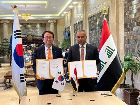 العراق وكوريا الجنوبية يوقعان محضر تعاون يخص الموانئ 