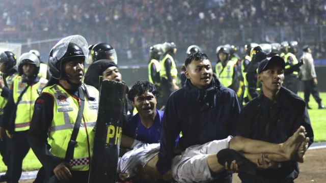 الفيفا يطلب التحقيق بفاجعة ملعب إندونيسيا 