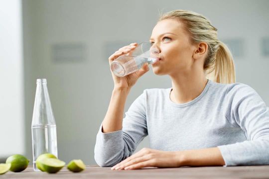 دراسة تنسف نظرية كمية المياه الواجب شربها يوميا