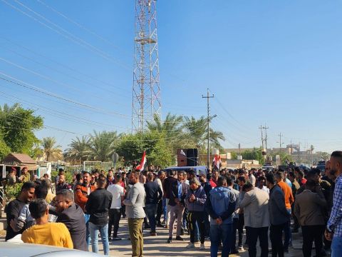 مدير تربية بابل يمنح المحاضرين المتظاهرين إجازة رسمية للاستمرار بتظاهراتهم (صور)