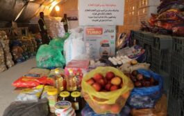 التجارة تباشر توزيع المساعدات الغذائية بمخيمات النازحين في الموصل