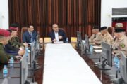 وزير الدفاع يعقد اجتماعاً في قيادة عمليات نينوى
