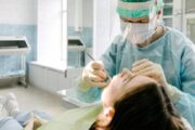 طبيبة تكشف ألم الأسنان الذي لا ينبغي تأجيل علاجه